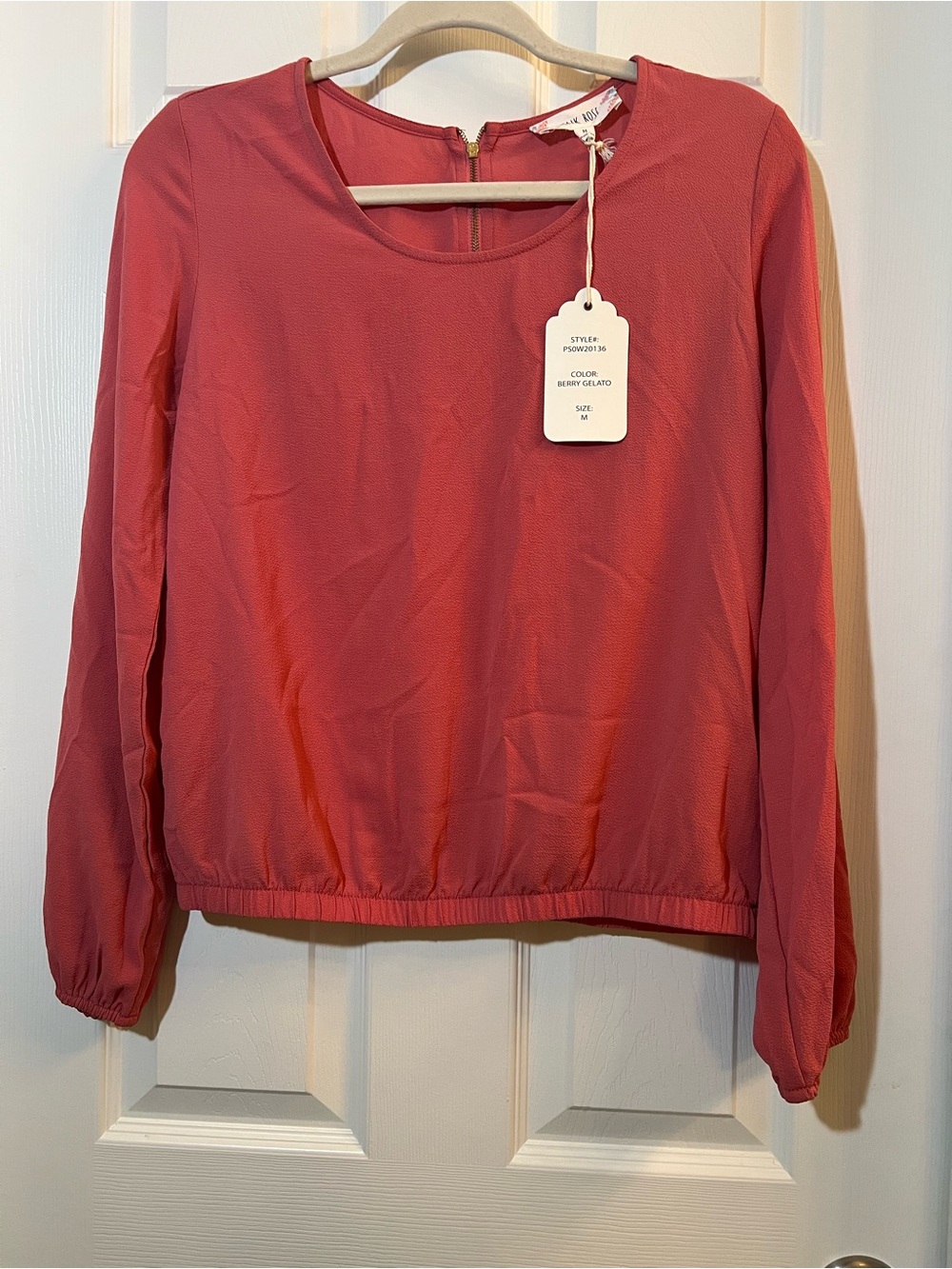 🦋 NWT  Pink Rose Berry Blouse with Elastic Hem size medium